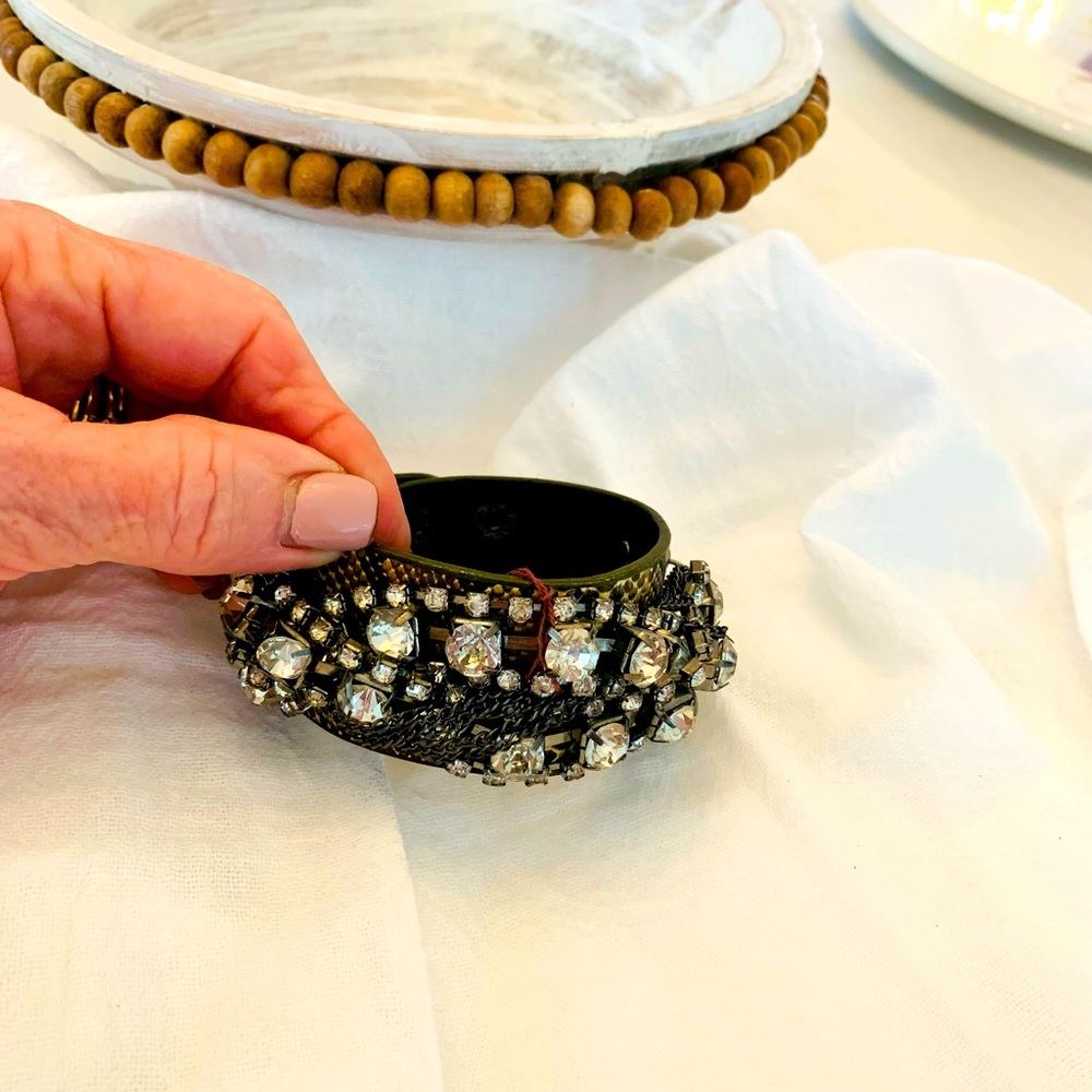 Nice leather bracelet with jewels and small chains